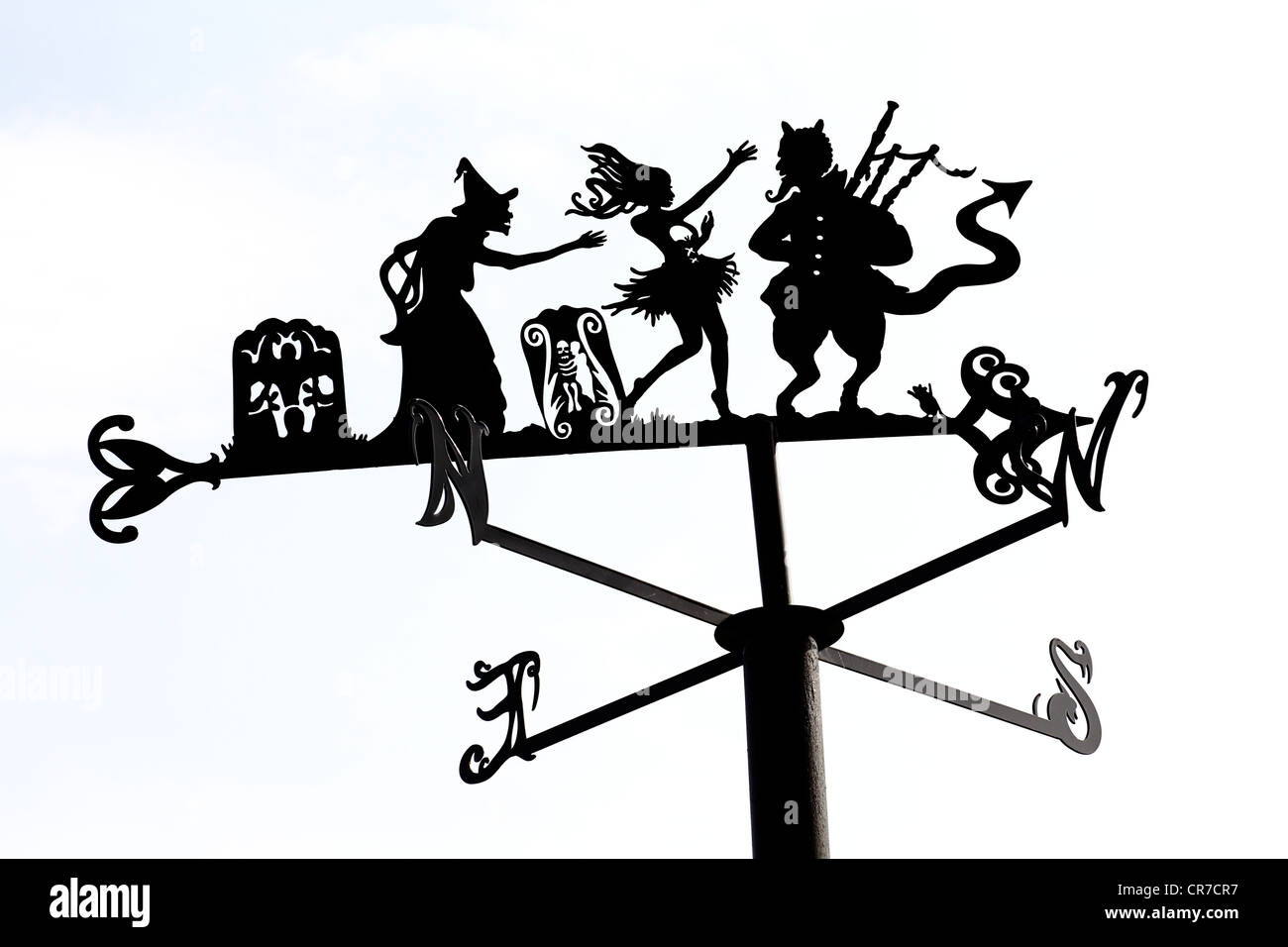 Weathervane da una serie raffigurante il poema di Robert Burns Tam o' Shanter sul percorso del poeta al Museo della Casa natale, Alloway, Scozia, Regno Unito Foto Stock