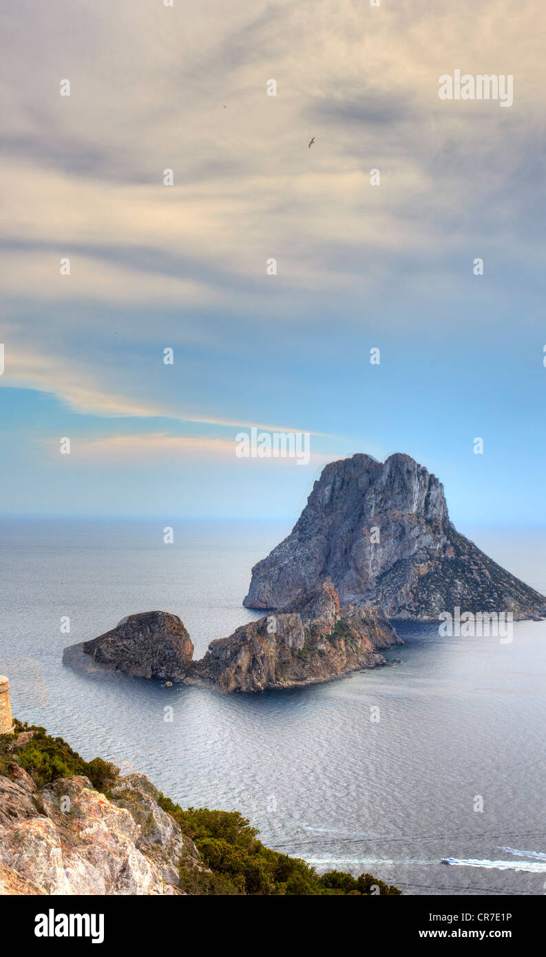 Isole Baleari Spagna, Ibiza, Es Vedra isola rocciosa Foto Stock
