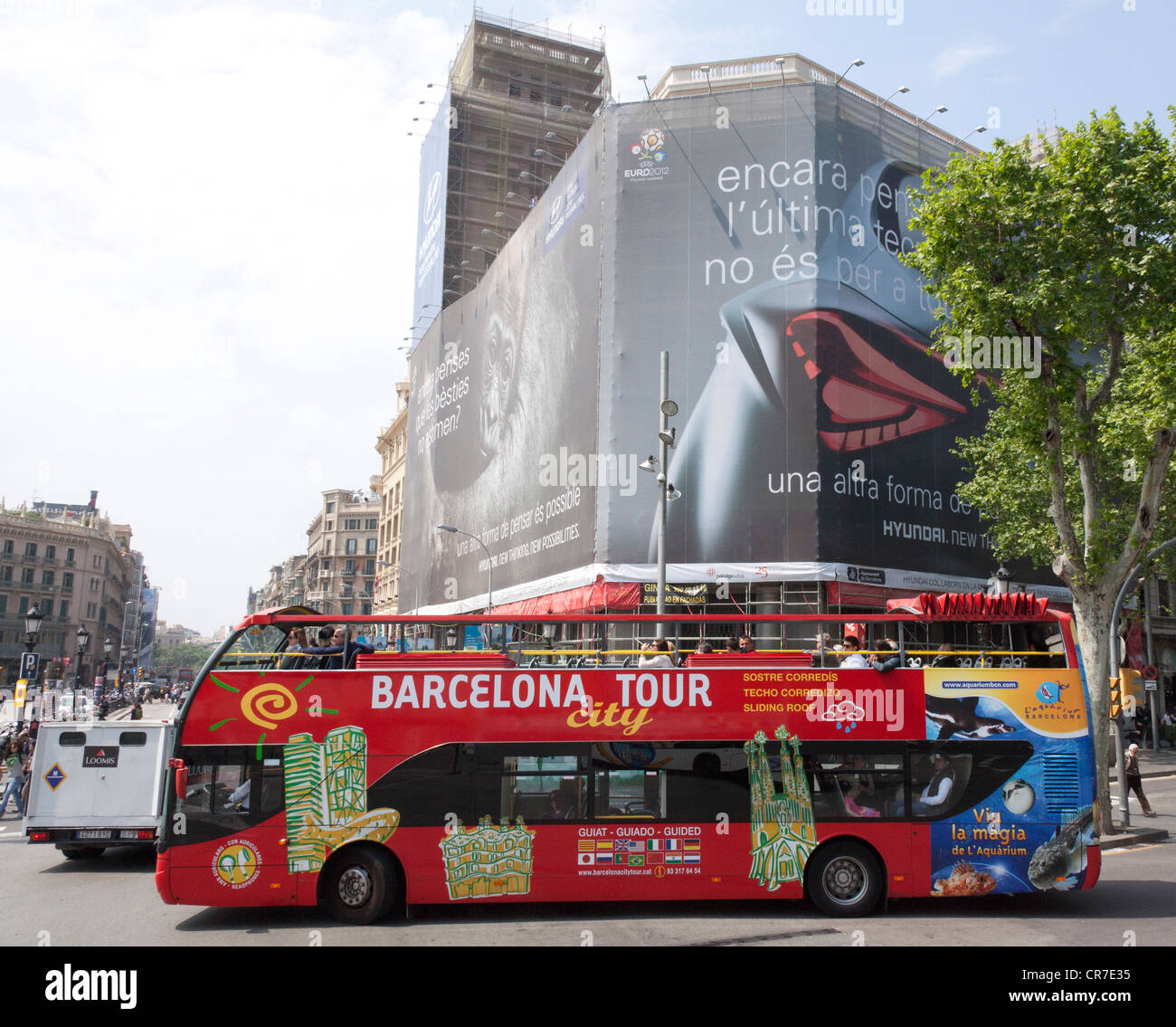 Tour Cittadino di Barcelona, Plaça de Catalunya Square, la stazione di autobus, gita turistica di Barcellona, in Catalogna, Spagna, Europa Foto Stock
