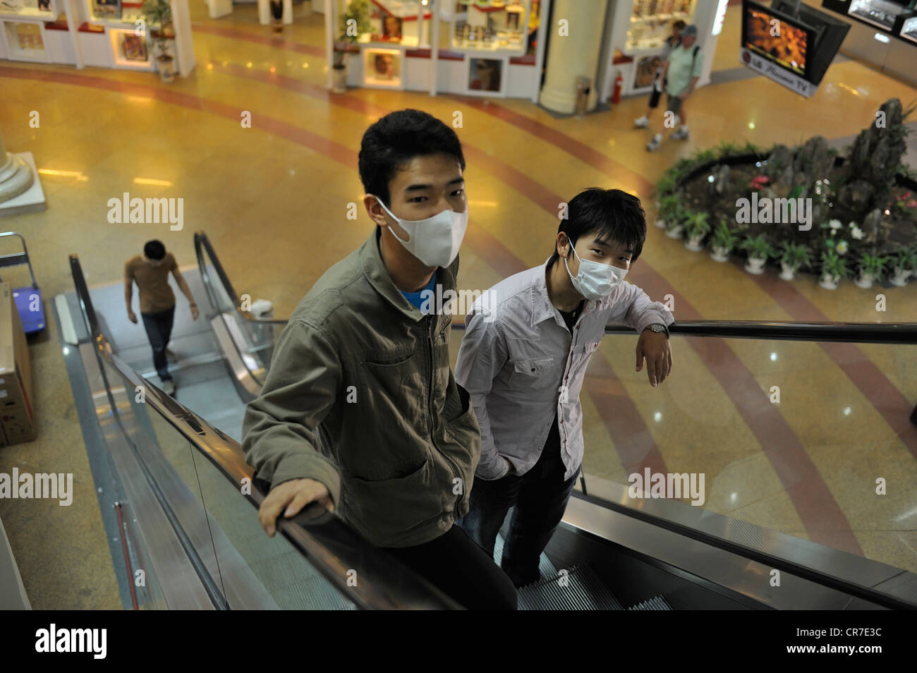 Il Vietnam, Hanoi, shopping centre in un ex magazzino di stato Foto Stock