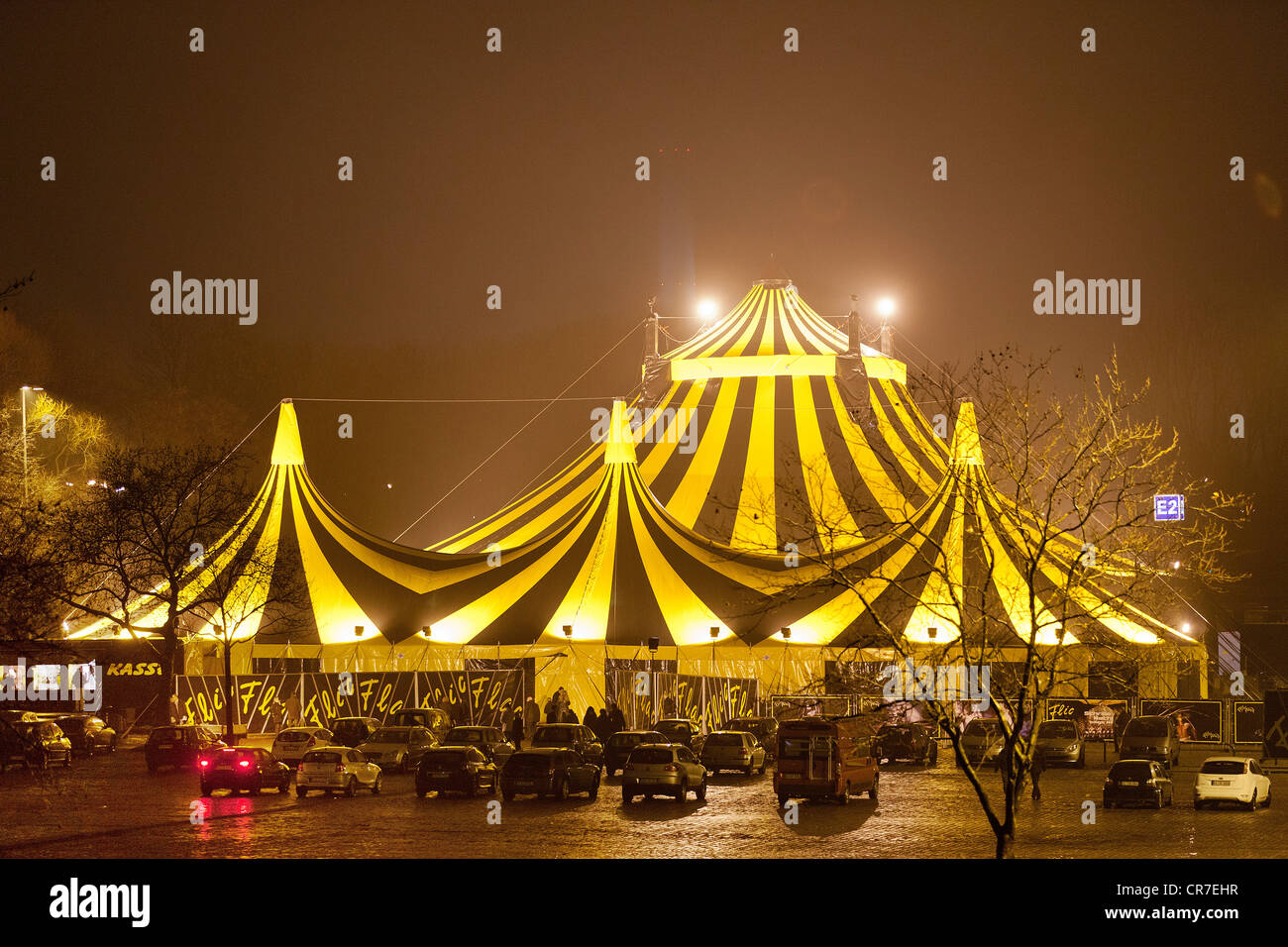 FlicFlac tenda del circo, FlicFlac Circo di Natale, premiere di Schrille Nacht, eilige Nacht, Westfalia Hall, Dortmund Foto Stock