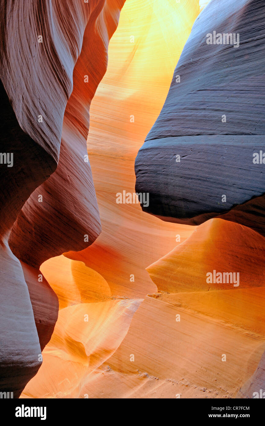 Le formazioni rocciose, colori e texture in Antelope Canyon Slot, Arizona, Stati Uniti d'America Foto Stock