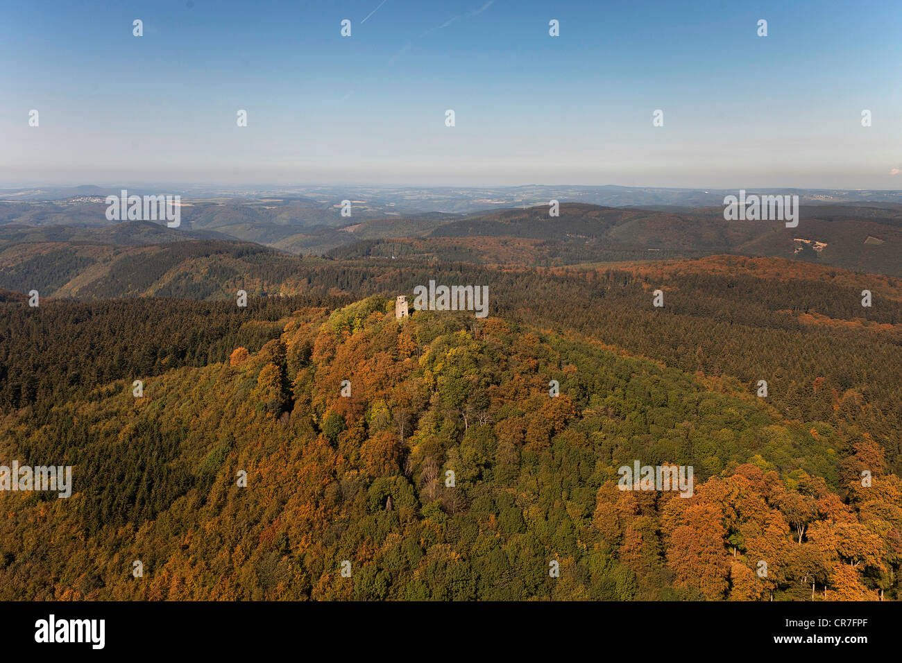 Antenna, Hohe Acht, la montagna più alta delle montagne Eifel, castello, Ahrweiler, catena montuosa Eifel, Renania-Palatinato Foto Stock