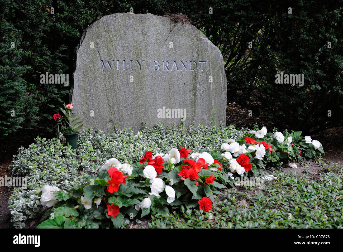 Memorial tomba di Willy Brandt, ex Cancelliere, Waldfriedhof Zehlendorf cimitero, Berlino, Germania, Europa Foto Stock