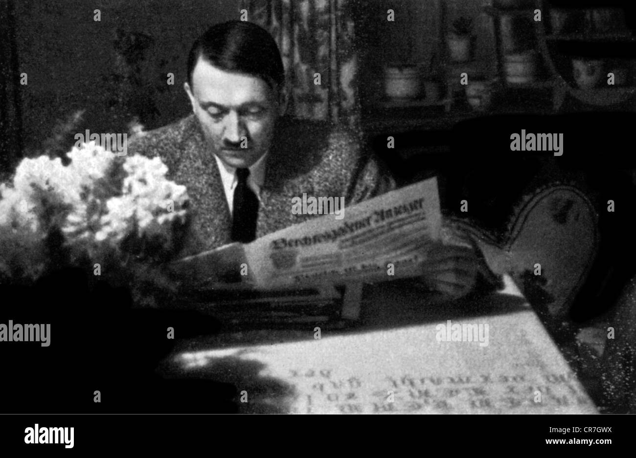 Hitler, Adolf, 20.4.1889 - 30.4.1945, politico tedesco (NSDAP), privacy, serata a Berghof, Obersalzberg, 1934/1935, Foto Stock