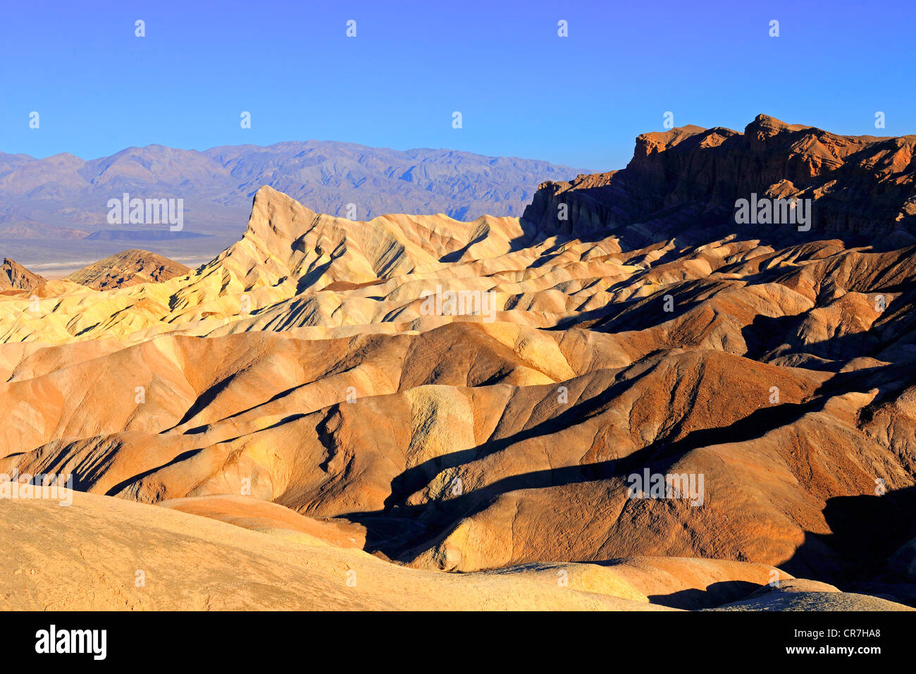 Colorate formazioni di roccia di sunrise, Zabriskie Point, Parco Nazionale della Valle della Morte, CALIFORNIA, STATI UNITI D'AMERICA Foto Stock