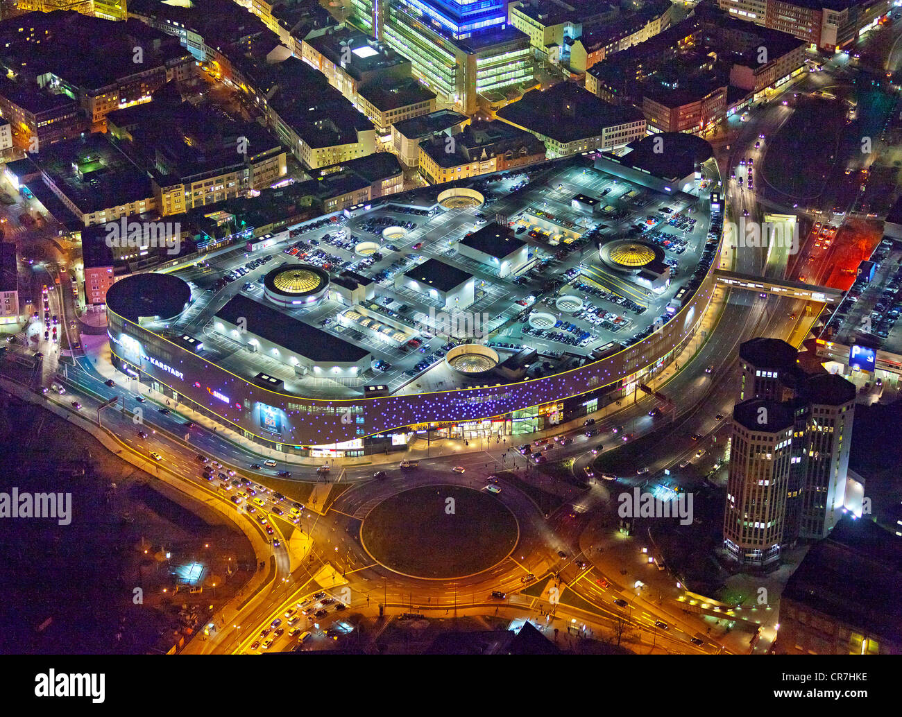 Vista aerea, piazza Limbecker Platz di notte, shopping center, ECE di notte, Essen, la zona della Ruhr, Renania settentrionale-Vestfalia Foto Stock