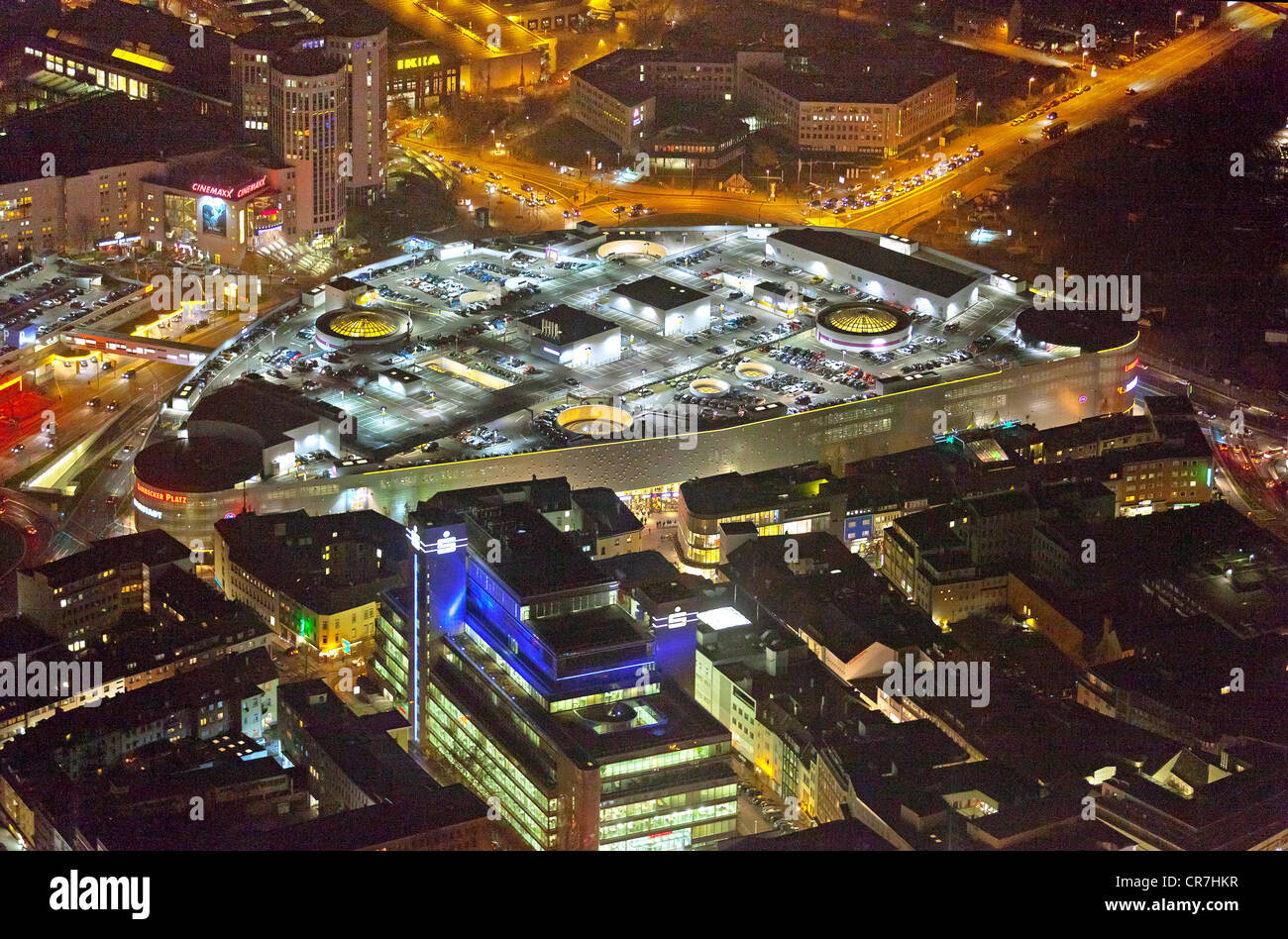Vista aerea, piazza Limbecker Platz di notte, shopping center, ECE di notte, Essen, la zona della Ruhr, Renania settentrionale-Vestfalia Foto Stock