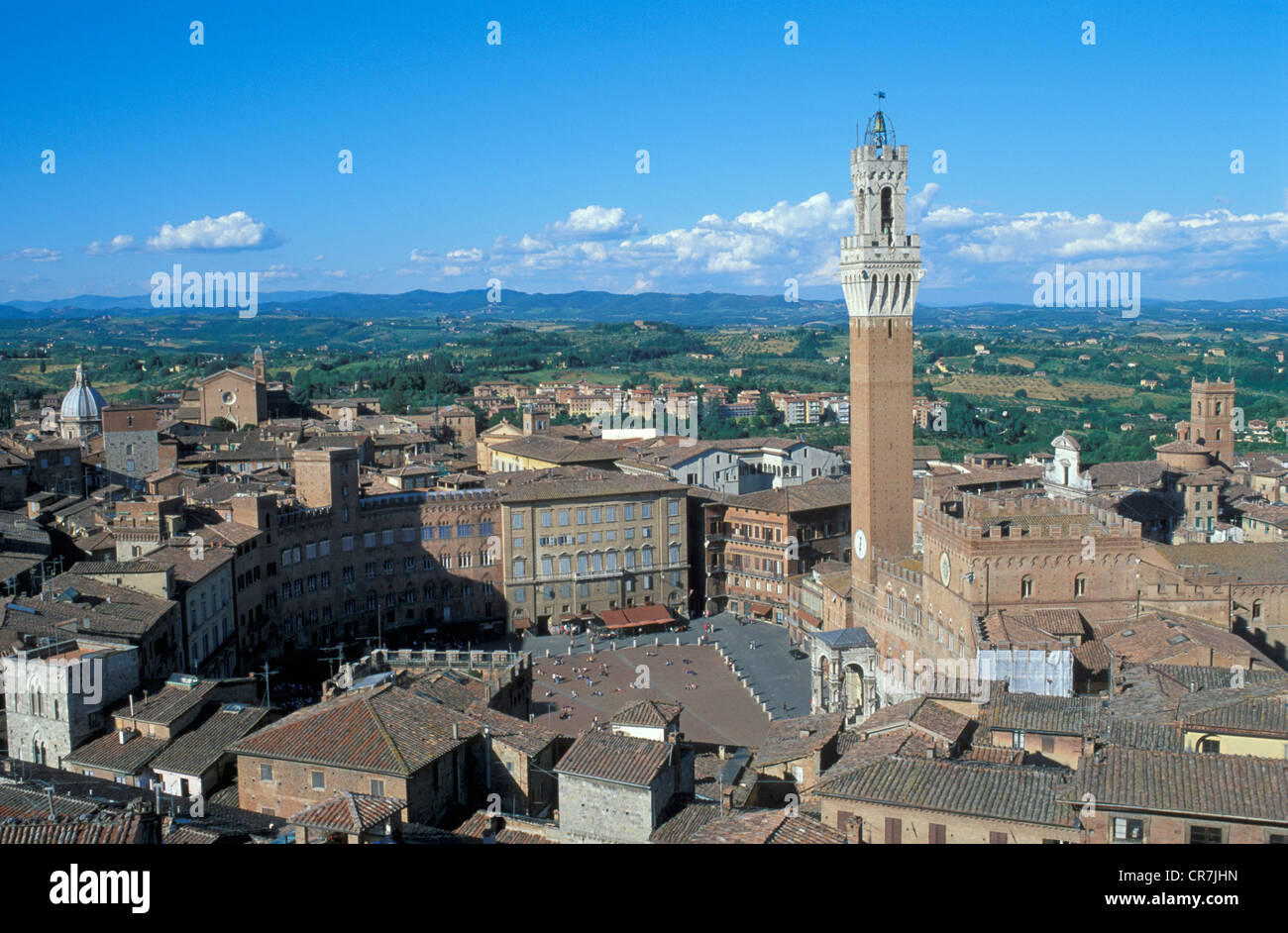 L'Italia, Toscana, Siena, patrimonio mondiale dell UNESCO, Piazza del Campo, la piazza principale della città, Palazzo Pubblico (municipio) e la Torre Foto Stock