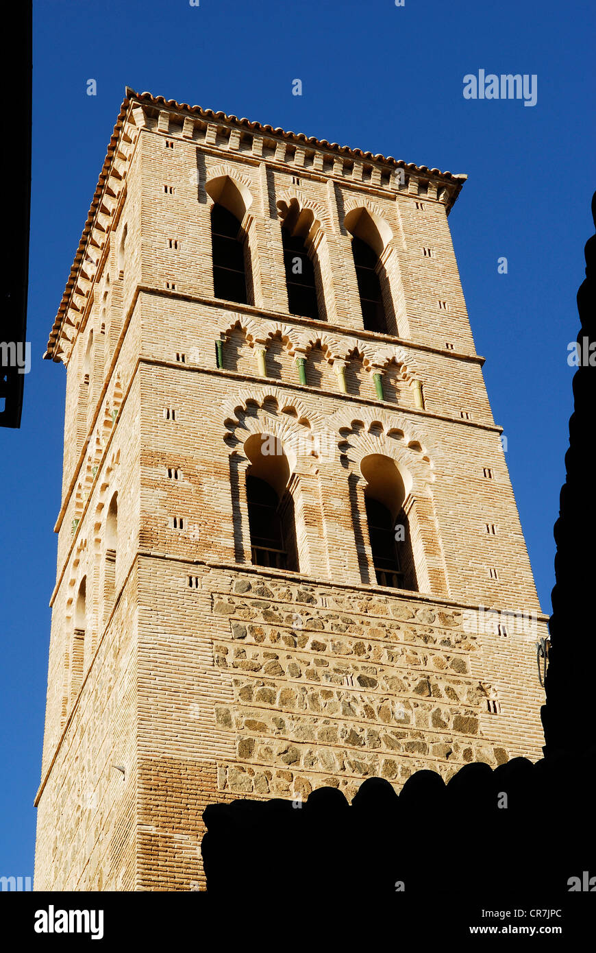 Spagna, Castilla la Mancha, Toledo, storica città patrimonio mondiale dell'UNESCO, il campanile della chiesa di Santo Tome Foto Stock