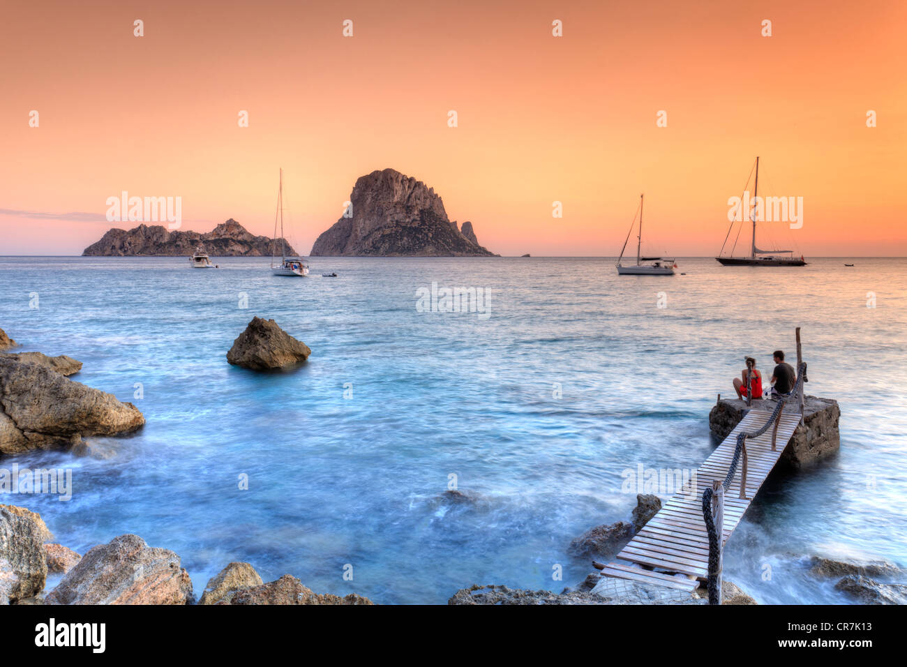 Isole Baleari Spagna, Ibiza, Spiaggia Cala D'Hort e Es Vedra Island Foto Stock