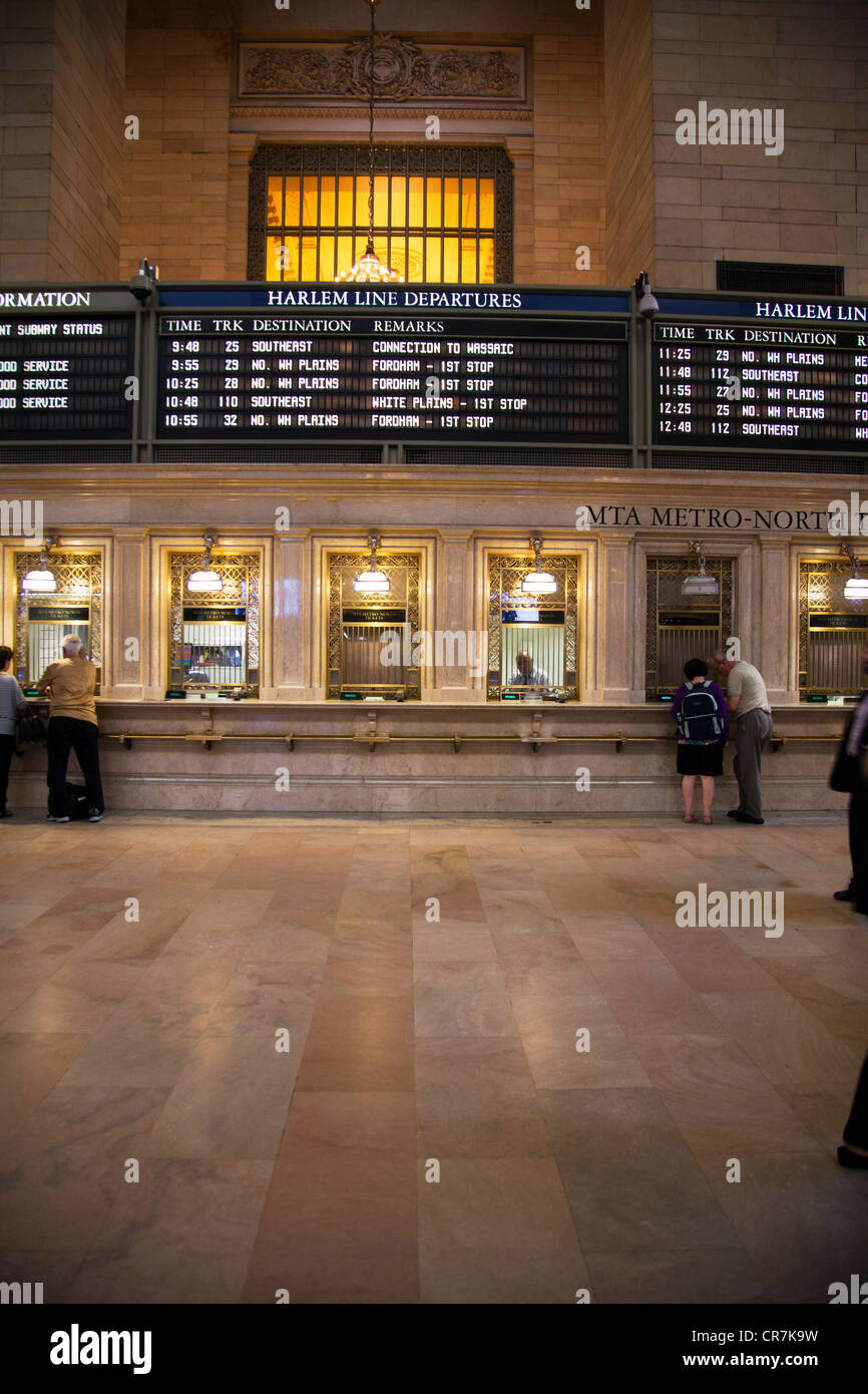 Atrio principale in Grand Central Terminal, Manhattan, New York City, Manhattan all' interno dell' edificio interno cabine di biglietteria Foto Stock