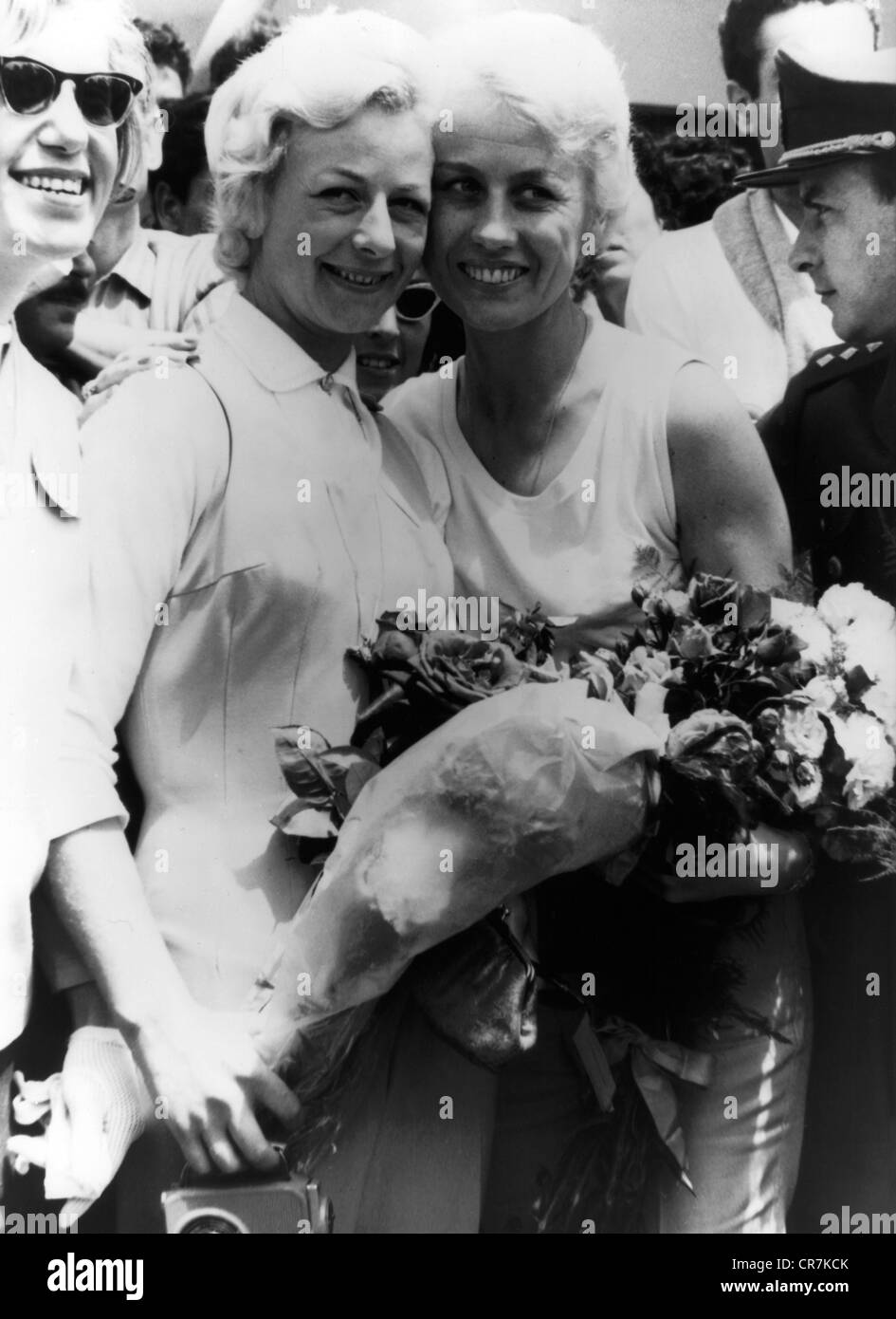Rosqvist, Evy, 2.11.1923 - 10.11.1999, pilota di auto da corsa di Swedich, con Ursula Wirth, al finlandese della 6th tappa, Gran Premio di strada dell'Argentina, 1963, Foto Stock