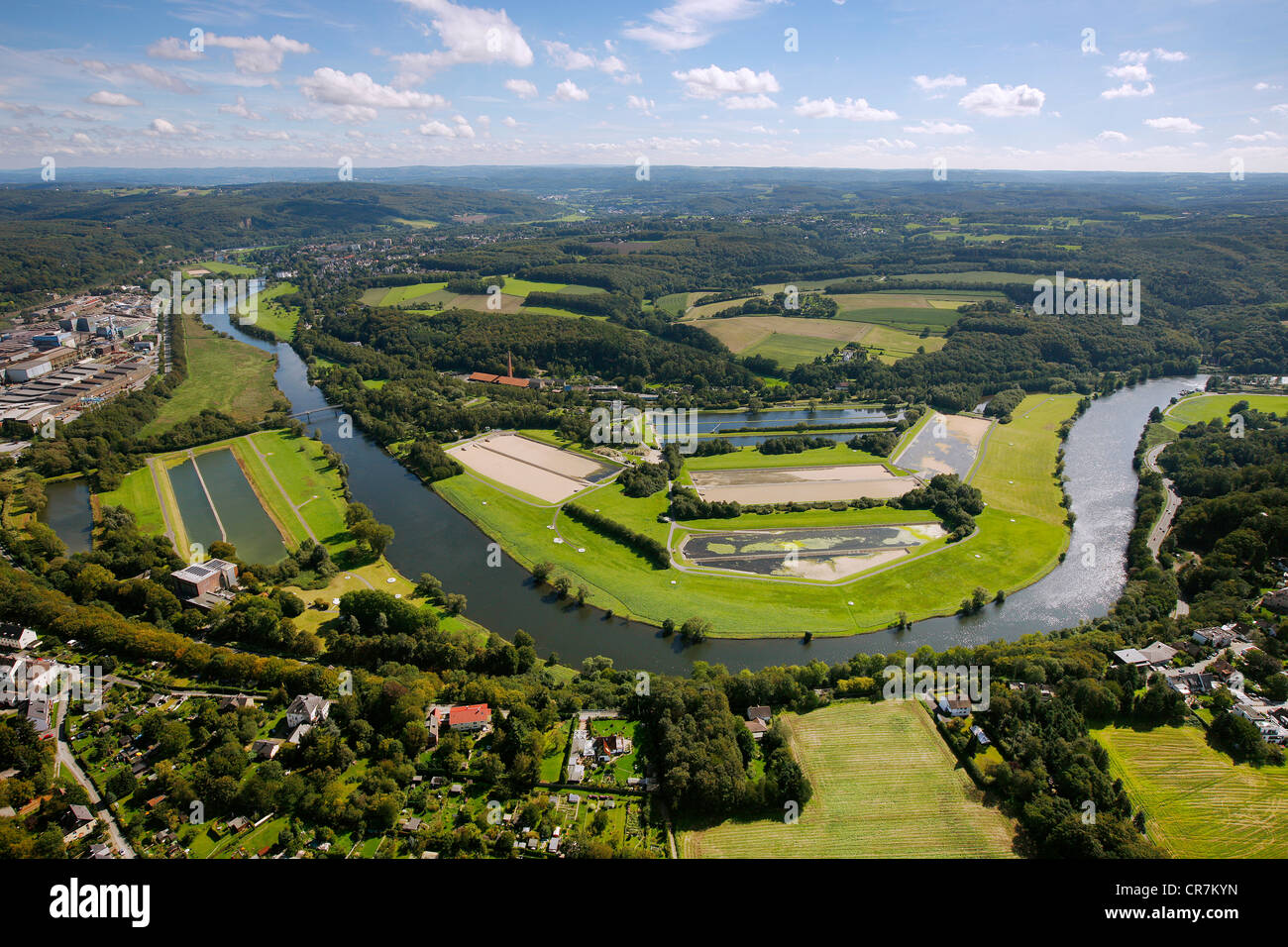 Foto aerea, produzione di acqua piante, chiarificatori per il fiume Ruhr, Valle della Ruhr, Witten, zona della Ruhr, Renania settentrionale-Vestfalia Foto Stock