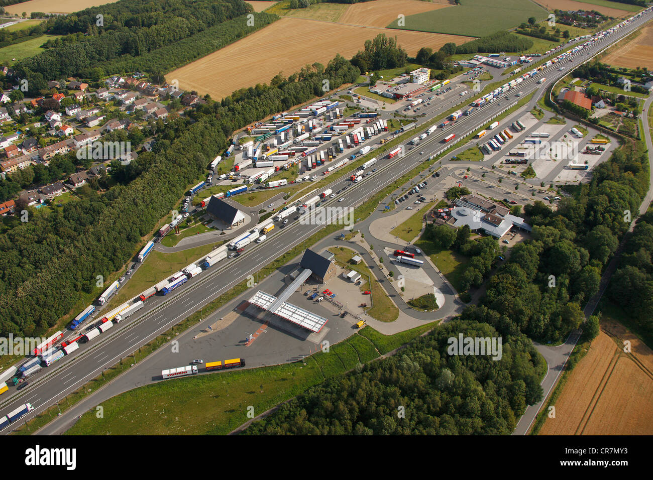 Vista aerea e affollata Rhynern-Nord autostrada area di servizio, periodi di riposo e di guida degli autotrasportatori, Hamm, la zona della Ruhr Foto Stock