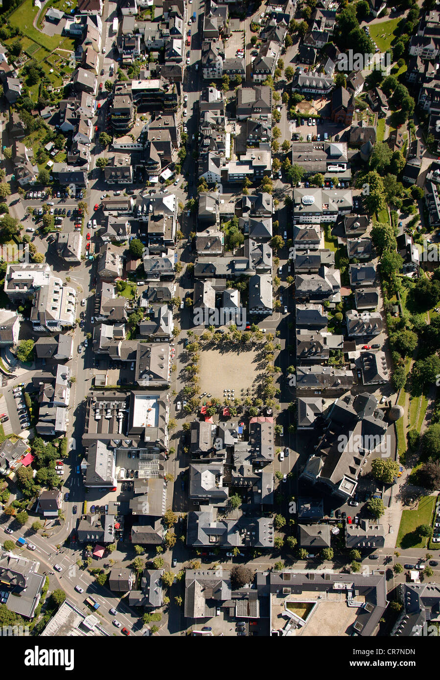 Vista aerea, centro storico della città con la Chiesa di San Martino e la torre delle streghe, Olpe, Sauerland, Renania settentrionale-Vestfalia Foto Stock