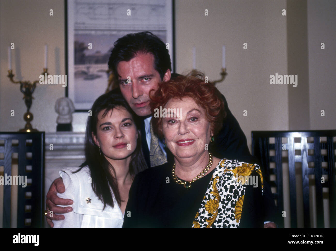 Müthel, Lola, 9.3.1919 - 11.12.2011, attrice tedesca, a metà lunghezza, con Lisa Wolf, Hans Schenker, photo call per la serie ZDF "er rote Vogel", Monaco di Baviera, 14.4.1993, Foto Stock