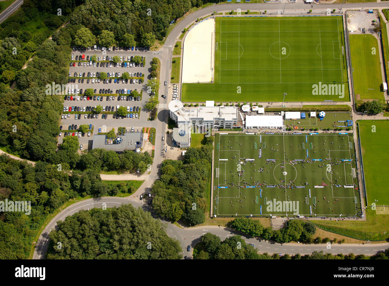 Vista aerea, Schalke Arena, S04, i campi di calcio con il clubhouse, fan shop e sede di Gelsenkirchen, la zona della Ruhr Foto Stock