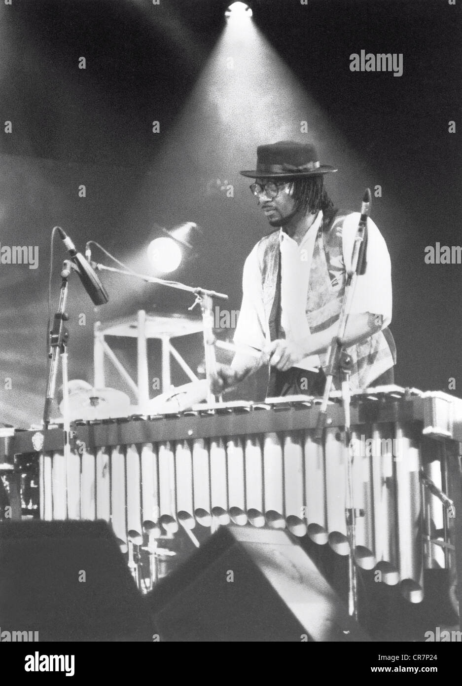 Robinson, Orphy, * 13.10.1960, musicista britannico (vibroaphonist jazz), a metà lunghezza, sul palco, Jazz Festival, Montreux, 12.7.1994, 20th secolo, musicista jazz, strumento musicale, strumento, strumenti musicali, strumenti, vibes, vibrafoni, viaphone, mallet, fare musica, suonare musica, fare musica, suonare musica, suonare, suonare, suonare, suonare, suonare, suonare, suonare, suonare, suonare, suonare, suonare, suonare, suonare, suonare, suonare, suonare, suonare, suonare, suonare, suonare, suonare, suonare, suonare cappelli, occhiali, occhiali da vista, barba, barba, gilet, gilet, microfono, microfoni, , Foto Stock