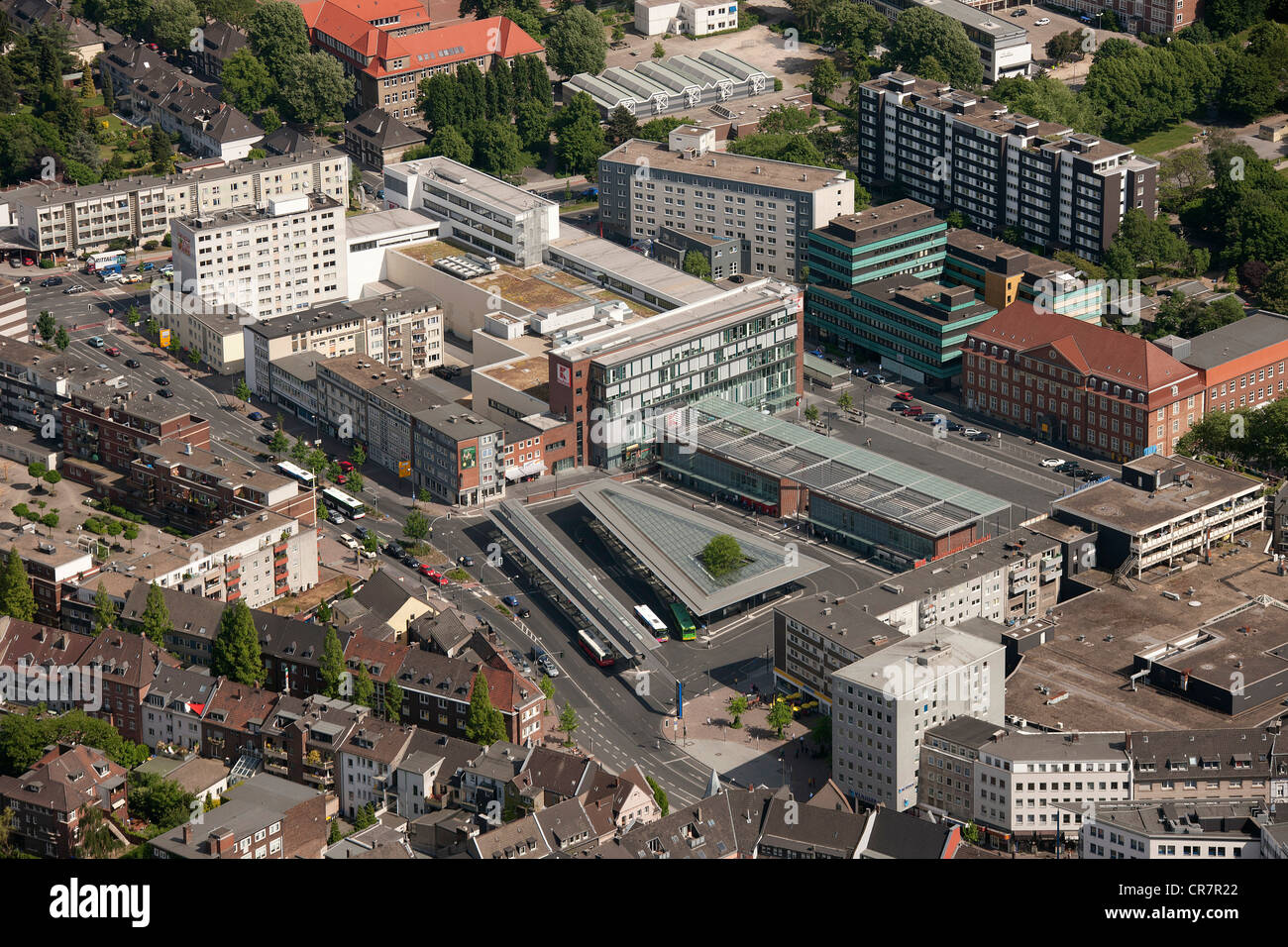 Vista aerea, ZOB bus terminal e Kaufland shopping centre, Bottrop, la zona della Ruhr, Renania settentrionale-Vestfalia, Germania, Europa Foto Stock