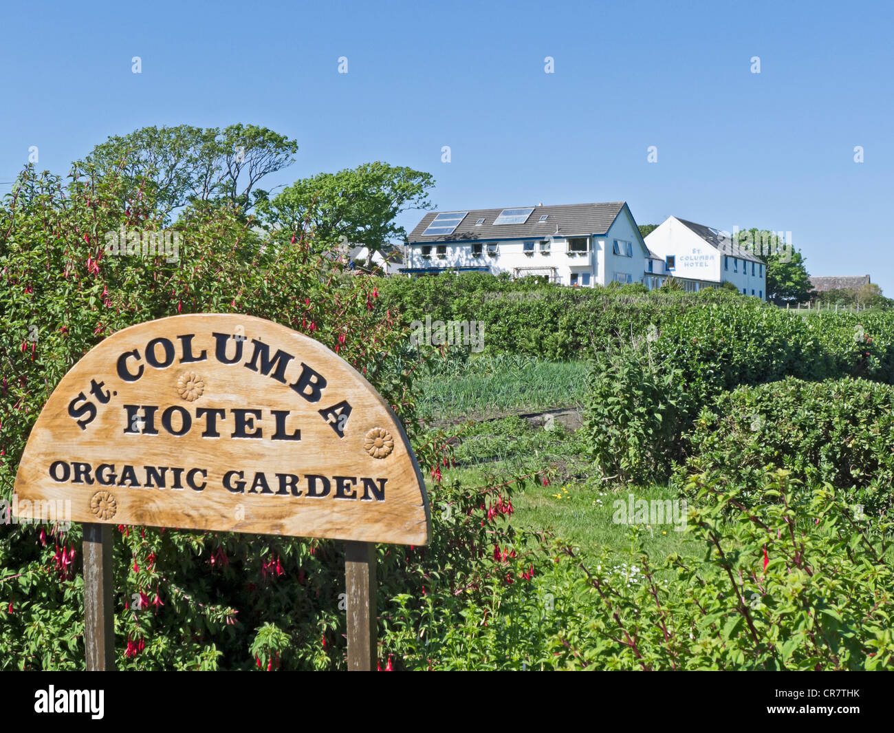 San Columba Hotel giardino biologico e segno a Baile Mor sull isola di Iona off Mull nelle Highland Scozzesi. Foto Stock