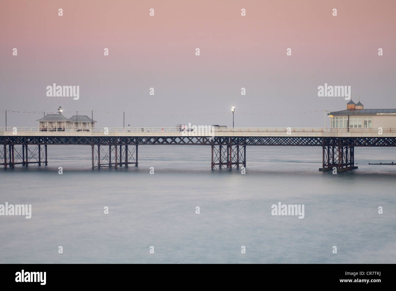 Cromer Pier, Norfolk, al tramonto. Foto Stock