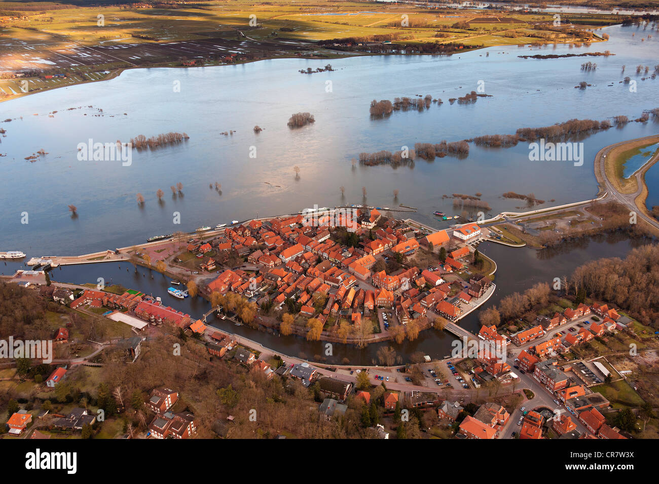 Vista aerea, Hitzacker sul fiume Elba, centro storico, Jeetzel, Elbe Parco Naturale della Valle di inverno, inondazioni, Bassa Sassonia Foto Stock