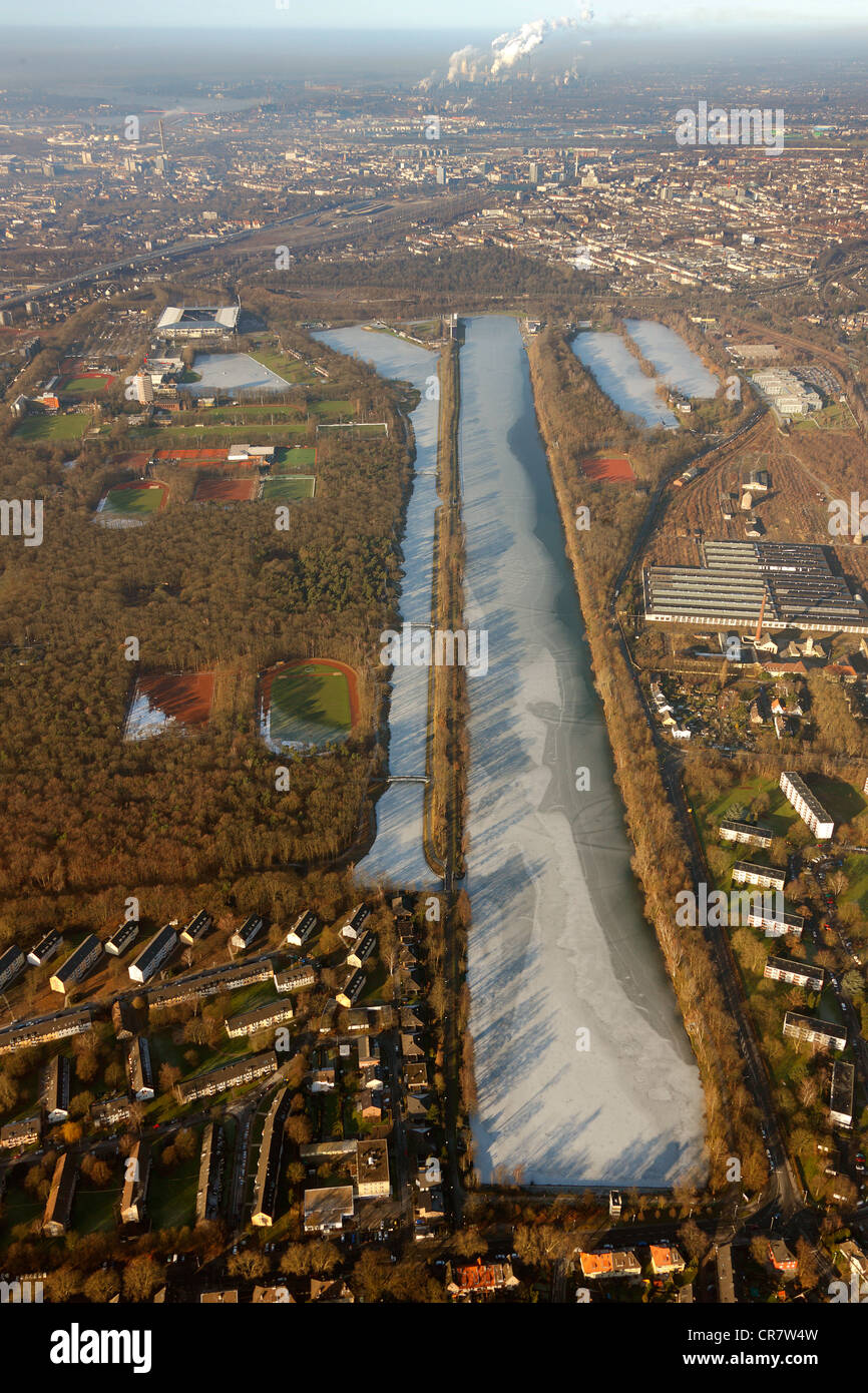 Regata di Duisburg in corso presso i laghi Sechsseenplatte, congelate, Duisburg, Renania settentrionale-Vestfalia, Germania, Europa Foto Stock