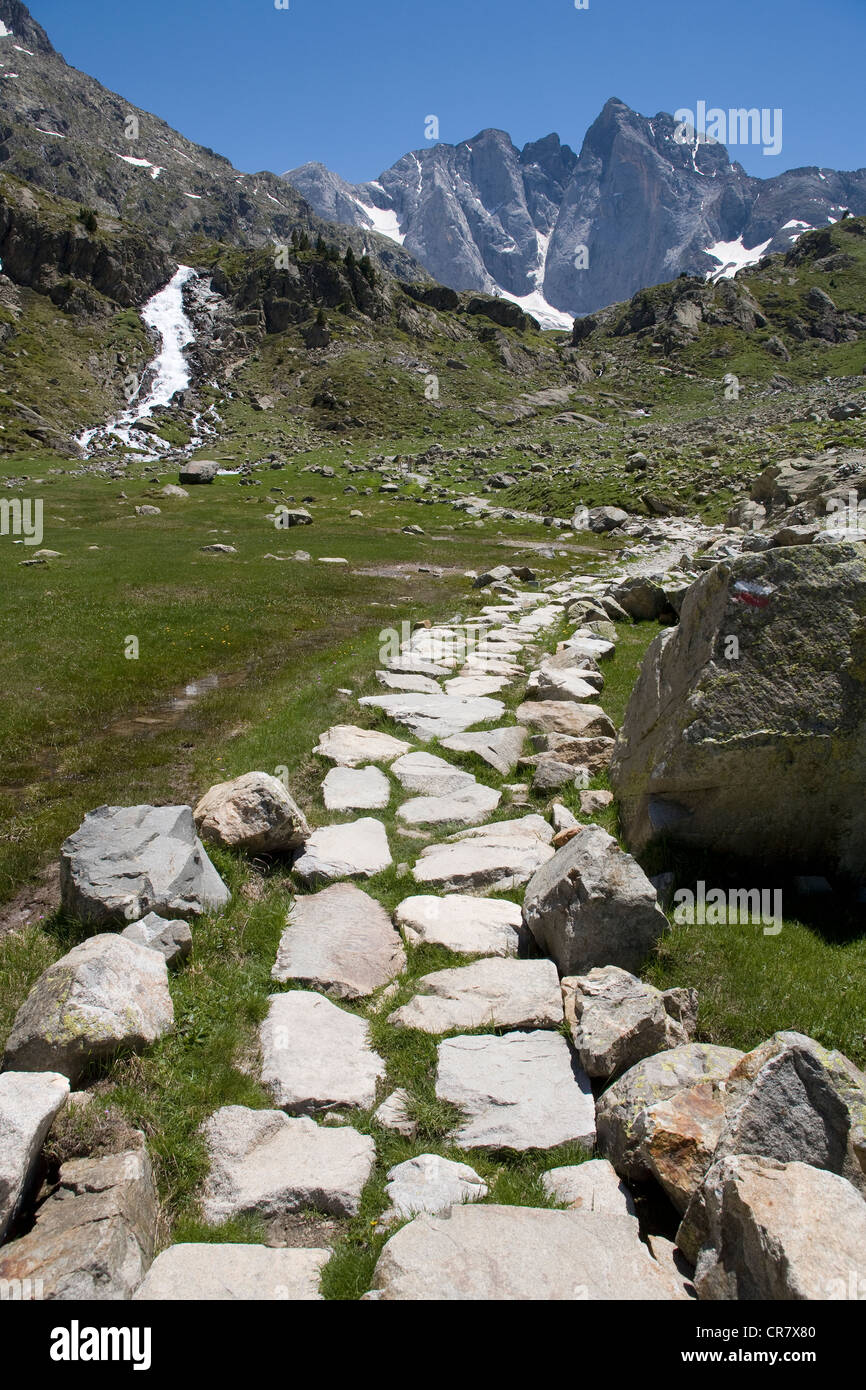 Francia, Hautes Pirenei, il sentiero a picco Vignemale (3298m) Foto Stock