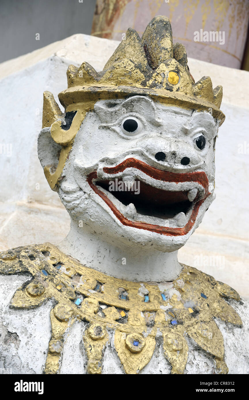Statua di un tempio guardia, Hanuman, testa, Wat Aham tempio, Luang Prabang, Laos, Asia sud-orientale, Asia Foto Stock