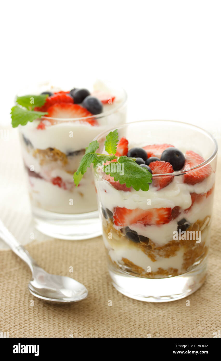 Yogurt alla vaniglia immagini e fotografie stock ad alta risoluzione - Alamy