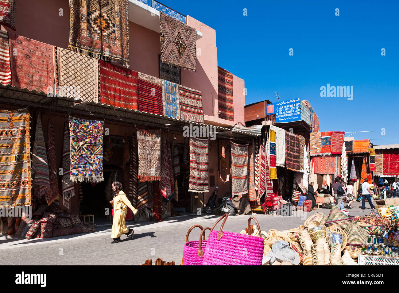 Il Marocco, Alto Atlante, Marrakech città imperiale, medina Patrimonio Mondiale dell'UNESCO, il souk dei tappeti Foto Stock