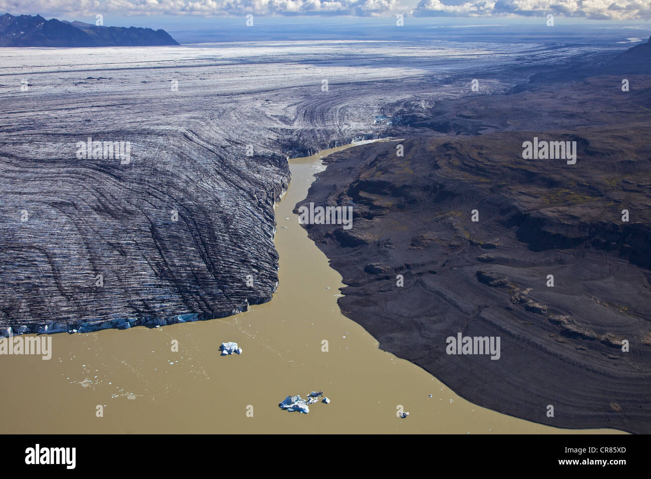 Vista aerea, lago glaciale con partorito il ghiaccio dal ghiacciaio vatnajoekull, Islanda, europa Foto Stock