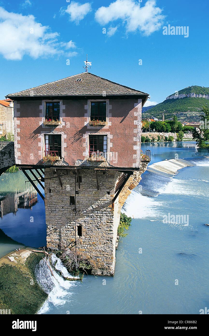 Francia, Aveyron, Millau, il vecchio mulino sul fiume Tarn Foto Stock