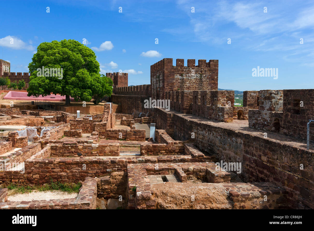 Mura del Castello Moresco nella Città Vecchia, Silves, Algarve, PORTOGALLO Foto Stock