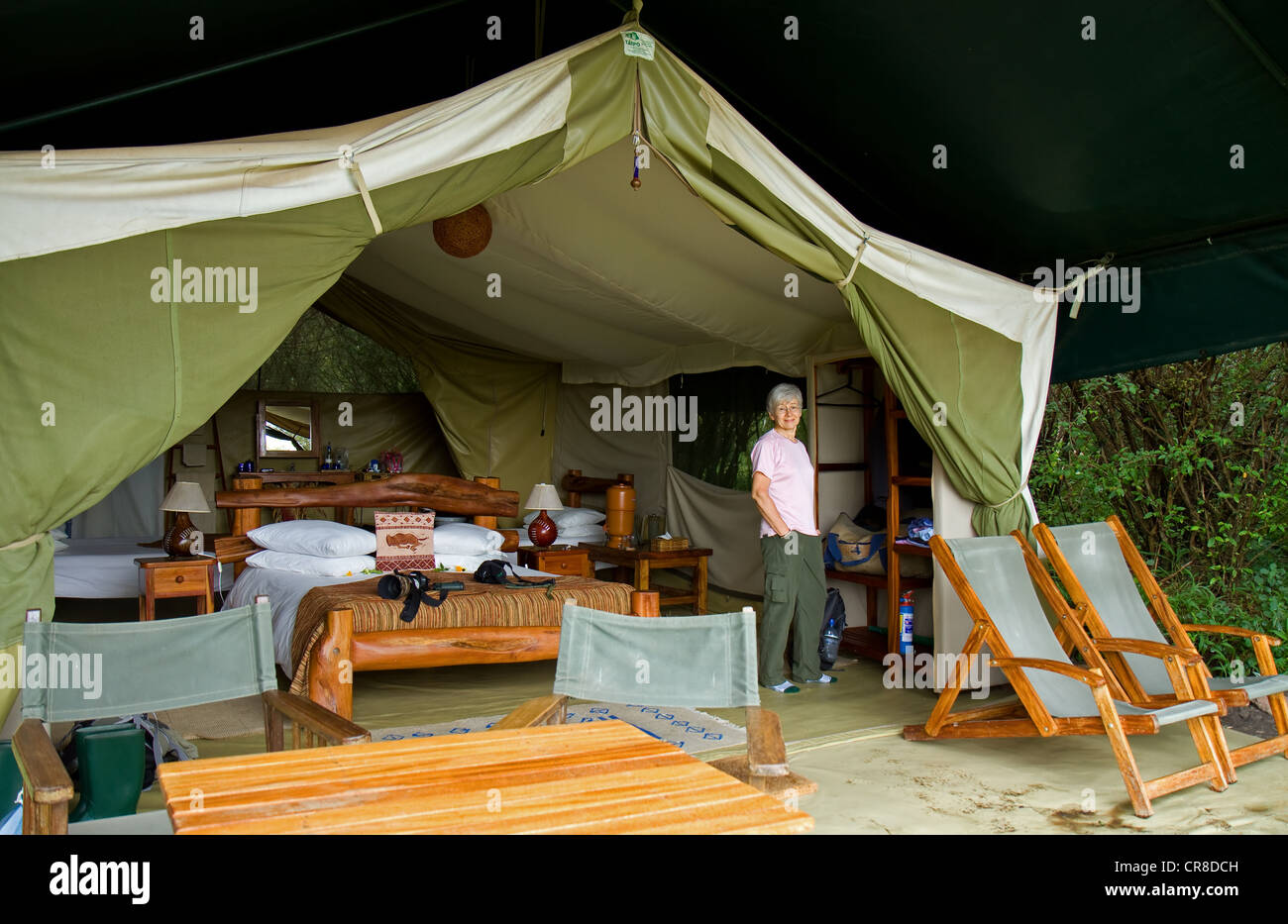 La donna nel lusso Tenda safari Foto Stock