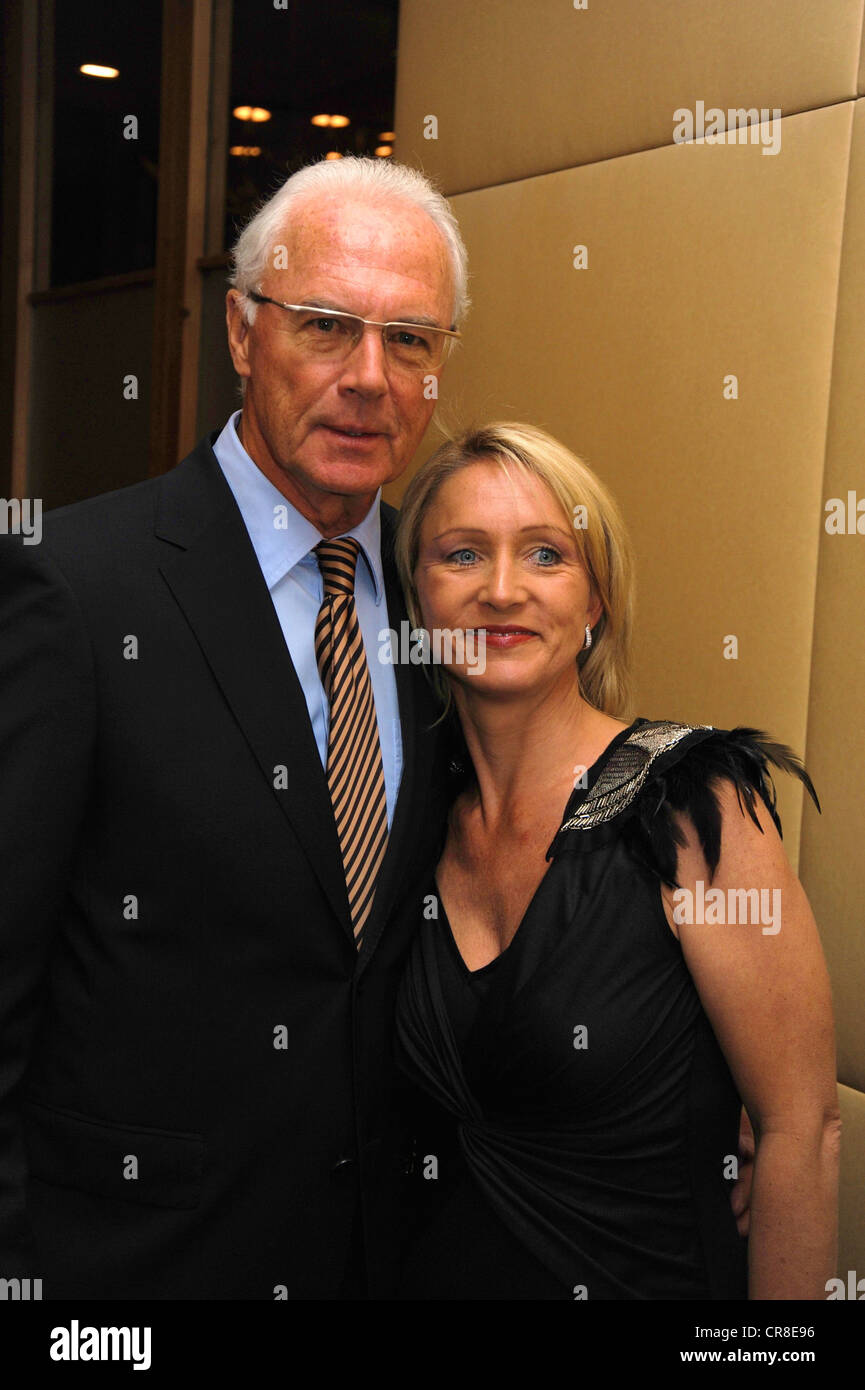 Franz Beckenbauer e sua moglie Heidi a Laureus Media Award 2010 in Kitzbuehel Austria, Europa Foto Stock