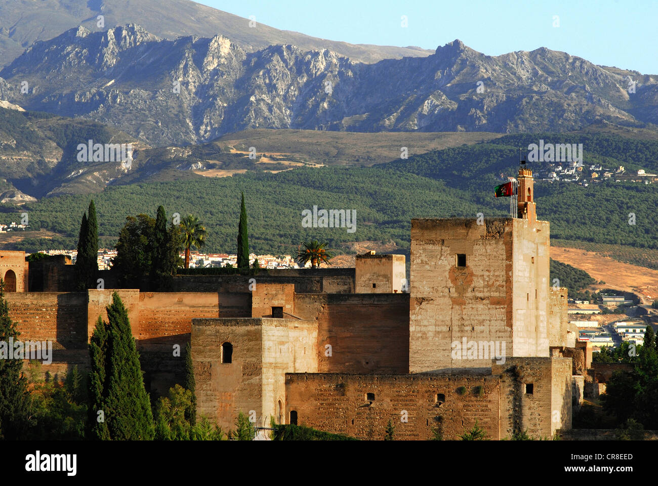 Spagna, Andalusia, Granada, l'Alcazaba dell'Alhambra Palace, patrimonio mondiale dell UNESCO, vista da San Cristóbal torre di avvistamento Foto Stock