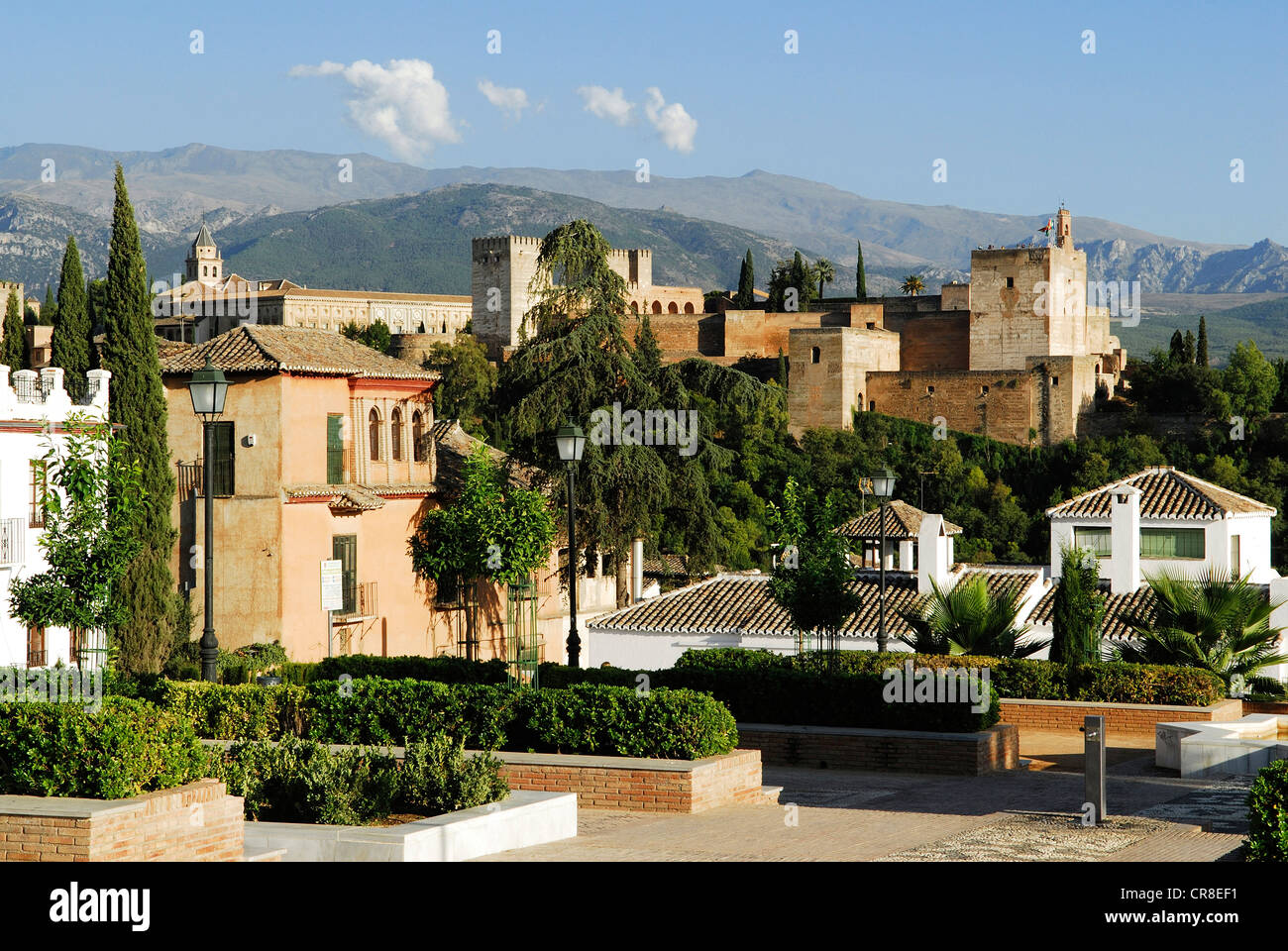 Spagna, Andalusia, Granada, l'Alcazaba dell'Alhambra Palace, patrimonio mondiale dell UNESCO, vista dall'Albaicin Garden Foto Stock