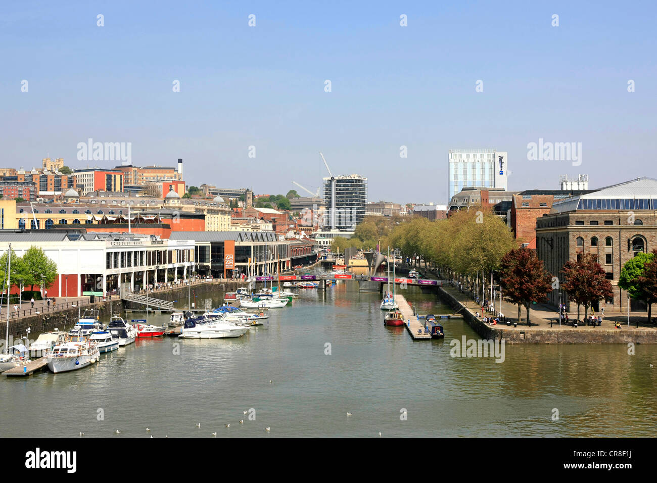 Il rinnovato harbourside capannoni di imballaggio in Bristol Inghilterra Foto Stock