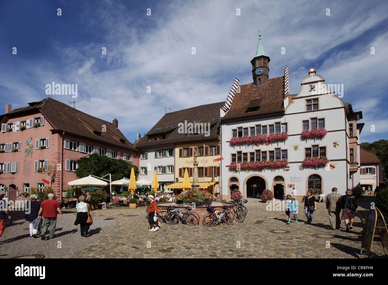 Il municipio storico, costruito nel 1546, Marktplatz square in Staufen im Breisgau, Foresta Nera meridionale, Baden-Wuerttemberg Foto Stock