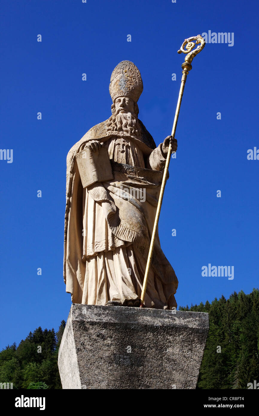 Statua fontana di San Biagio, omonimo del comune e la cattedrale Dom St. Blasien, St. Blasien, Foresta Nera Foto Stock