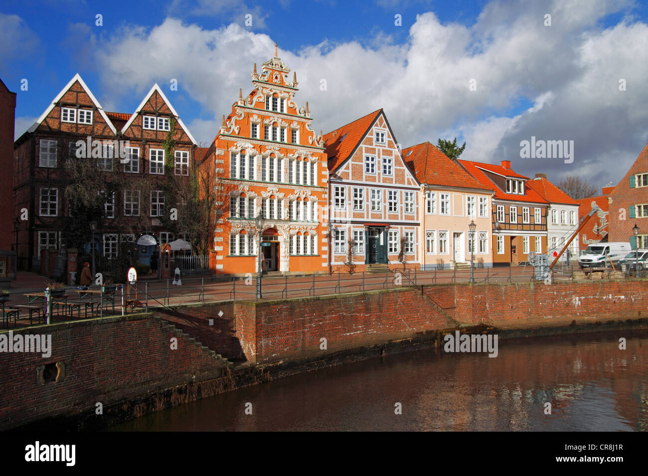 Metà storico-case con travi di legno e Buergermeister-Hintze-Haus casa nella città vecchia di Stade, Bassa Sassonia, Germania, Europa Foto Stock