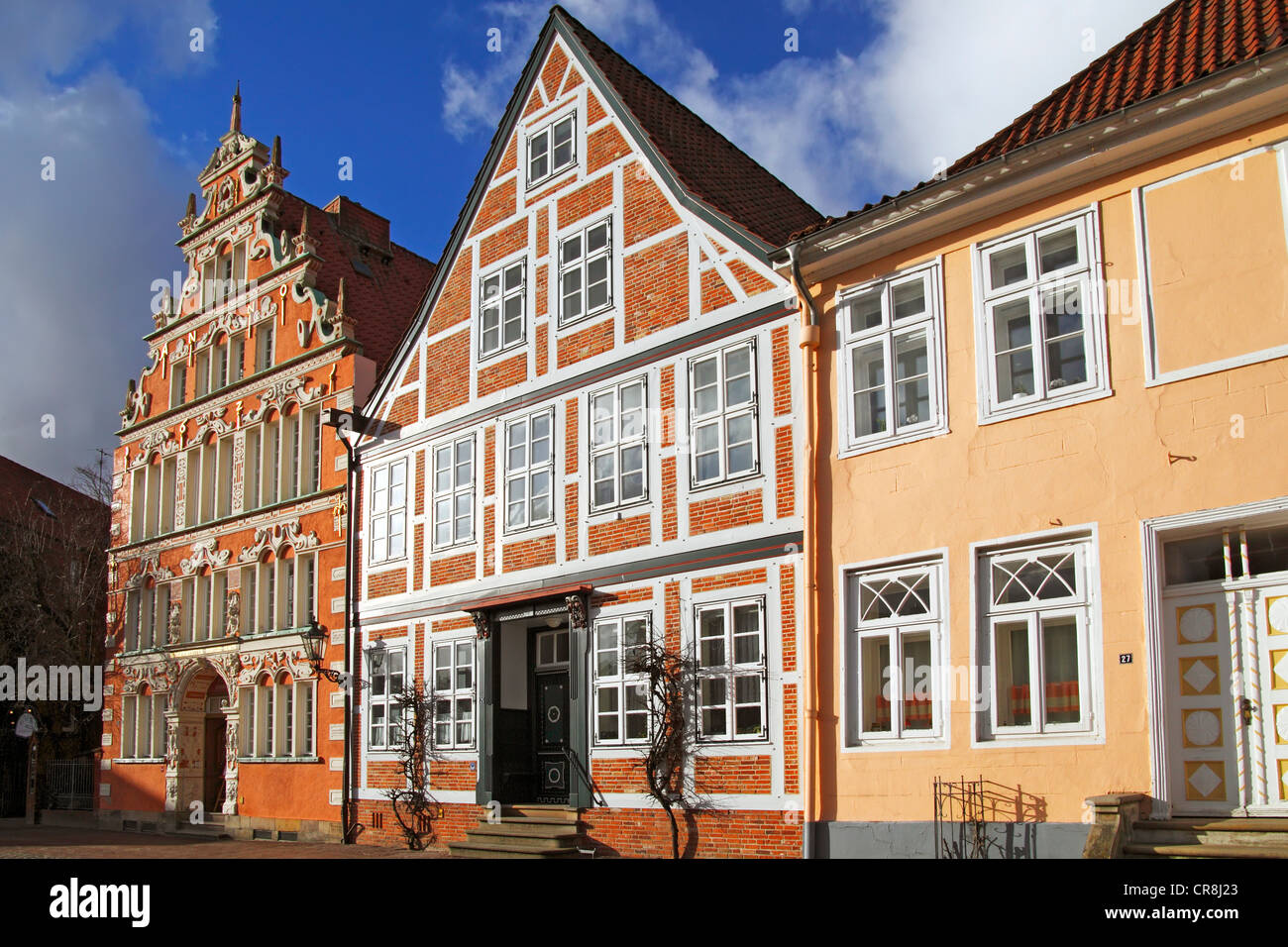 Case storiche, sulla sinistra la Buergermeister-Hintze-Haus casa nella città vecchia di Stade, Bassa Sassonia, Germania, Europa Foto Stock