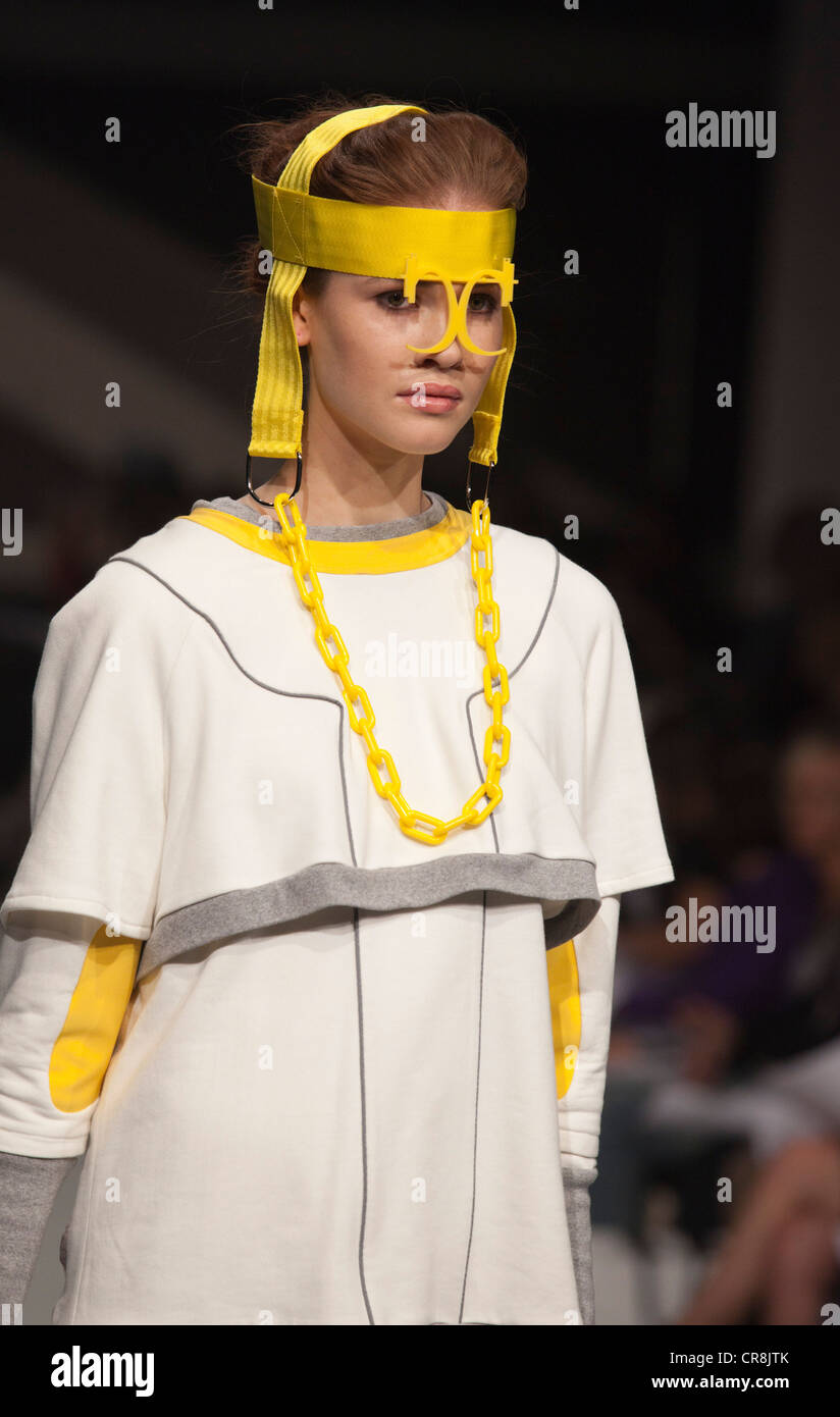 Graduate Fashion Week 2012, Gala sfilata, raccolta da Charli Cohen, Kingston University Foto Stock