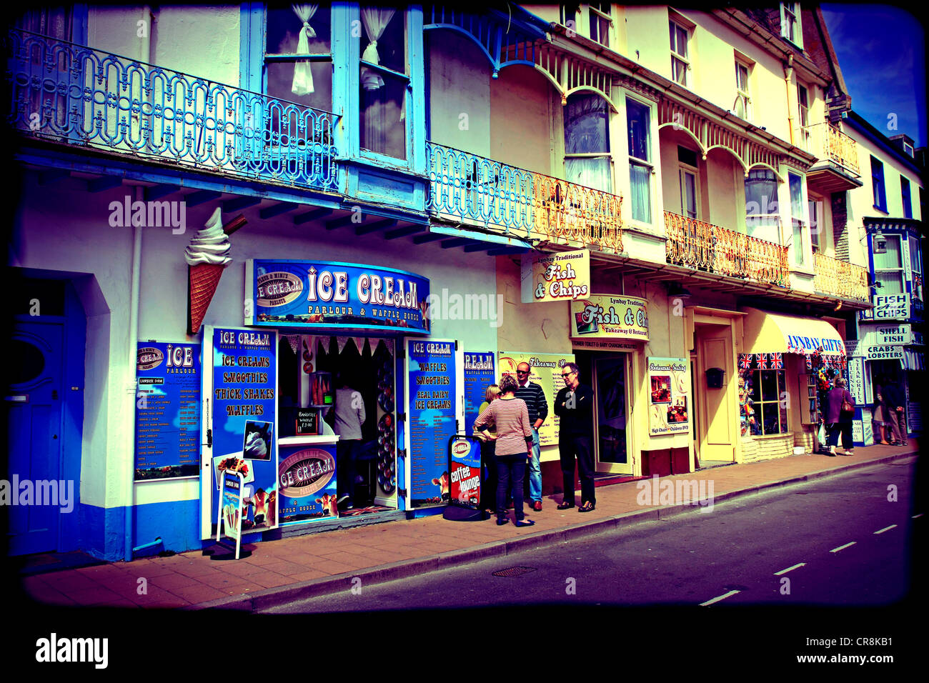 Instagram immagine di stile del Vittoriano facciate dei negozi in Ilfracombe Devon Foto Stock