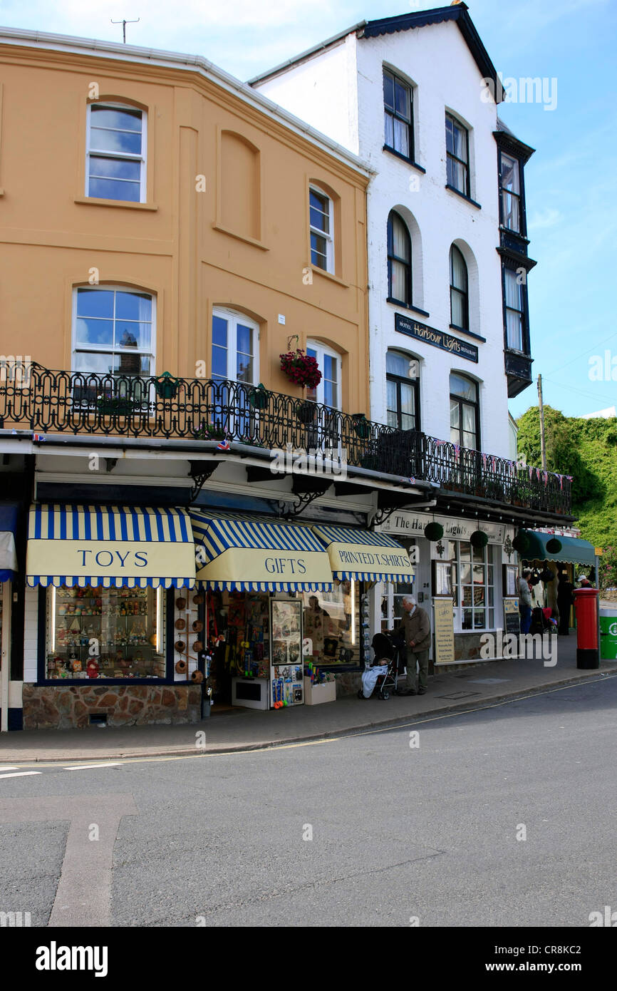 Victorian facciate dei negozi in Ilfracombe Devon Foto Stock