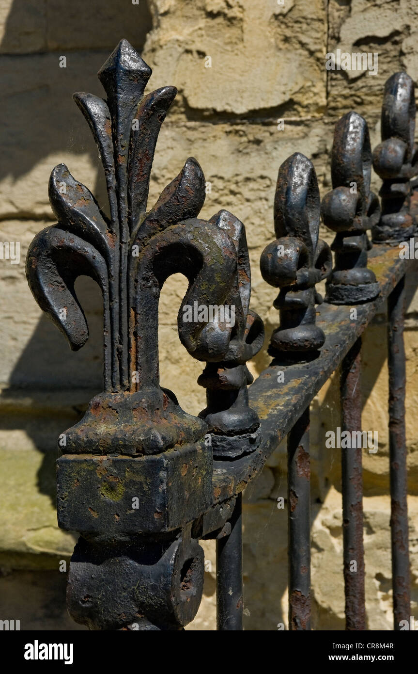 Primo piano di ringhiere in ghisa vecchia Inghilterra Regno Unito GB Gran Bretagna Foto Stock