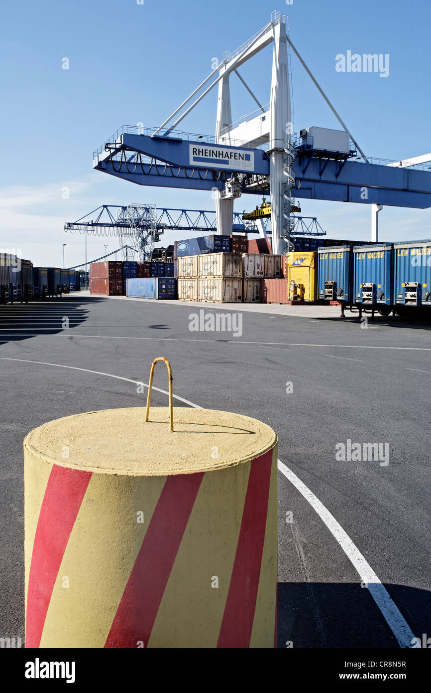 Moderno ponte di carico delle navi portacontainer, gru di carico, Rheinhafen Krefeld, Renania settentrionale-Vestfalia, Germania, Europa Foto Stock