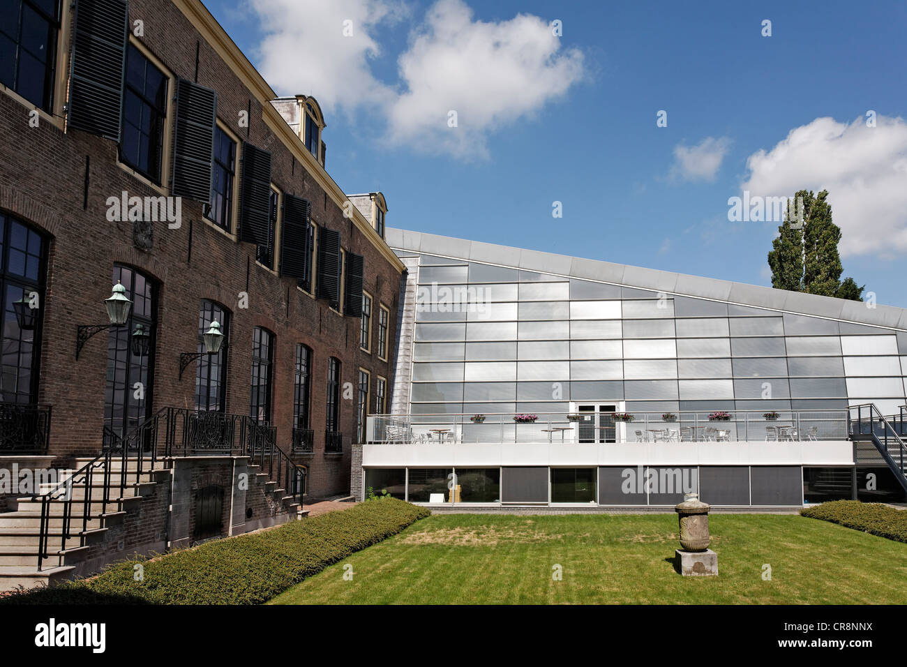 Zeeuws Archief archivio, moderna aggiunta allo storico Van de Perrehuis edificio, Middelburg, Walcheren, Zeeland, Paesi Bassi Foto Stock